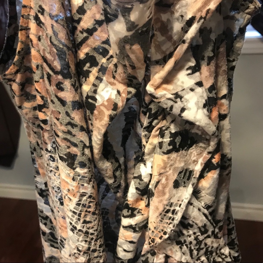 Beautiful tank with ruffle side